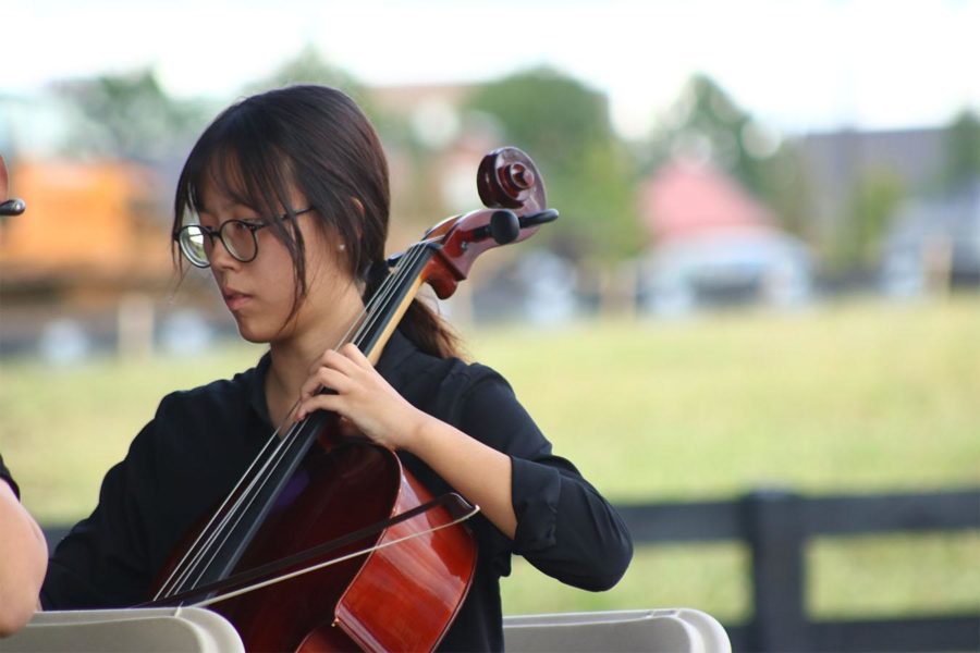 Jin Cho plays the Cello