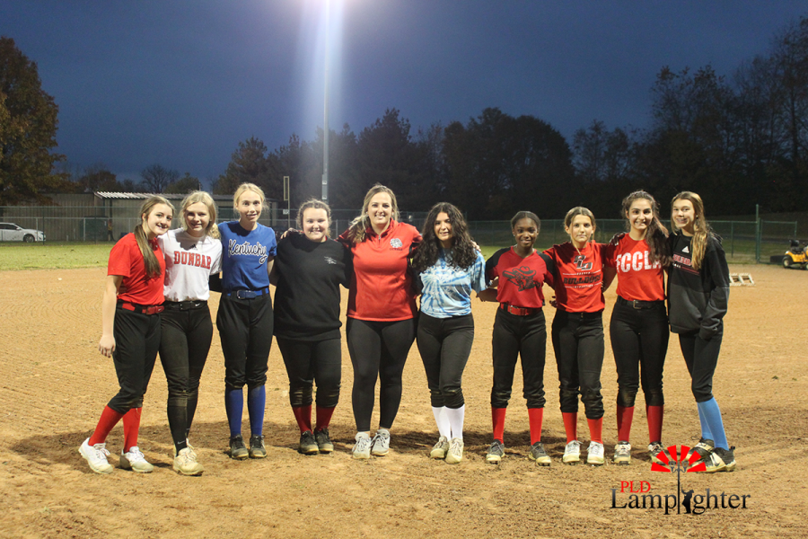 The current softball team and their new head coach Shelby Shanks. 