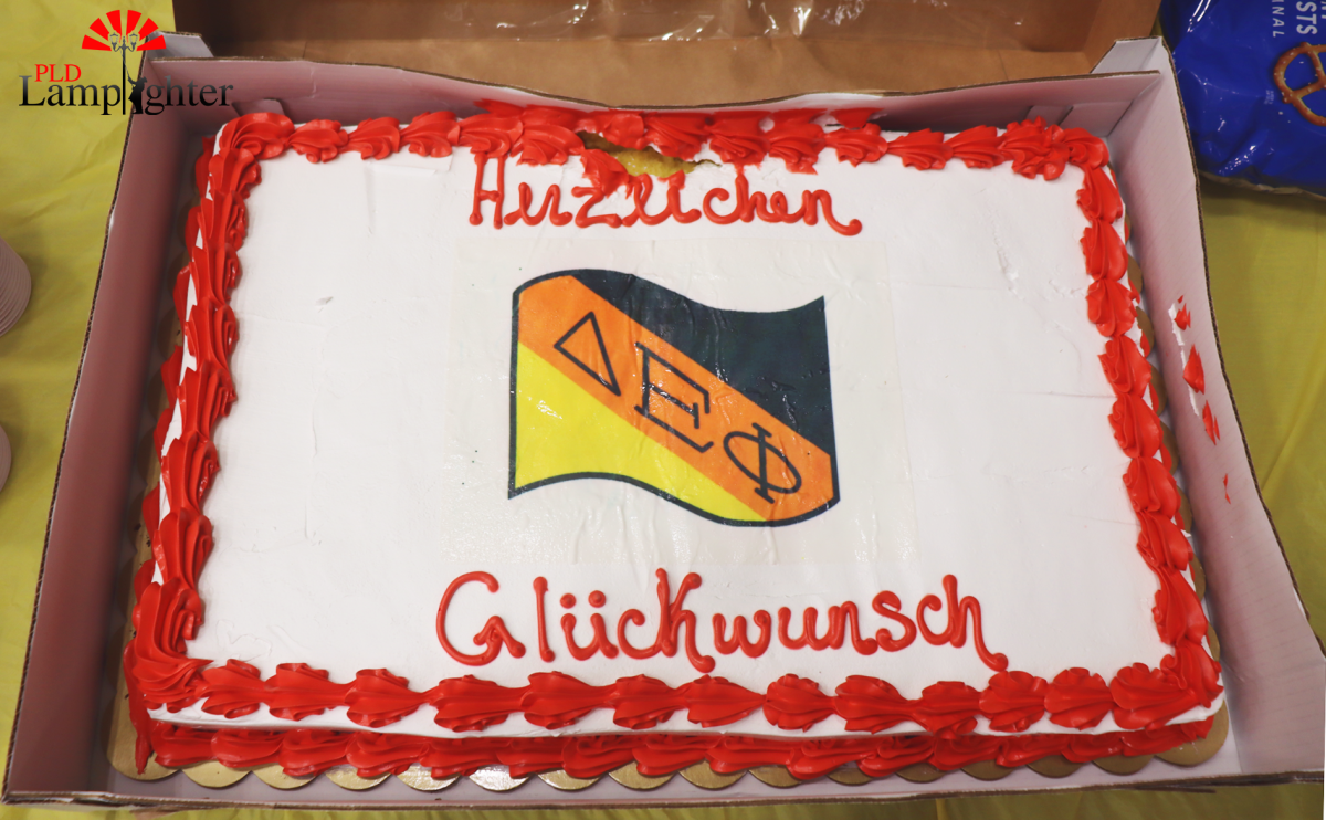 This cake celebrates the induction of new students and graduation of old ones. Labeled Herzlichen Glückwunsch” it means congratulations.